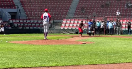 Prospecto cubano Edgar Zulueta se presenta ante scouts en México