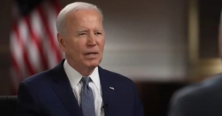 Joe Biden olvida el nombre de su secretario de Defensa y lo llama "el hombre negro" 