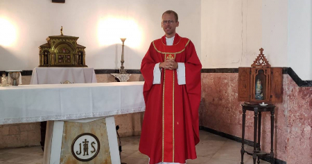 Oficiales de inmigración citan a sacerdote cubano que convocó a oración pública por Venezuela