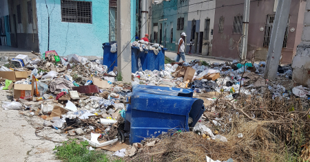 Basura inunda La Habana antes de la llegada de huracán Rafael