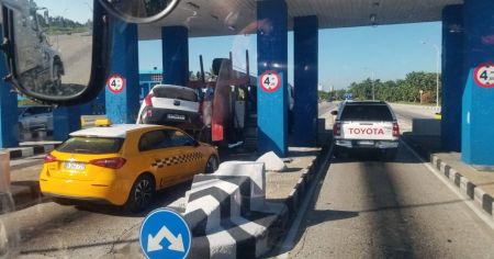 Insólito accidente en el peaje de entrada al Túnel de La Habana