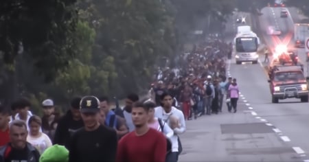 Caravana de 1,500 migrantes avanza hacia el norte de México pese a Trump y Sheinbaum