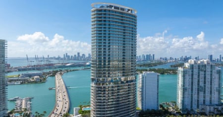 Five Park alcanza el cielo como el edificio más alto de Miami Beach