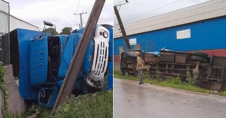 Camión se vuelca y choca contra contra poste eléctrico en Holguín