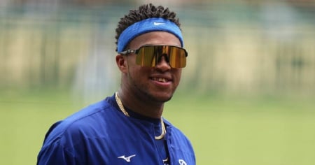 Cubano Raidel Martínez firma contrato récord para latinos en el béisbol de Japón