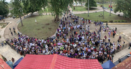 En la víspera de San Lázaro, los cubanos comienzan a llegar al Rincón en La Habana