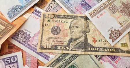 Dólar estable en 300 pesos y el euro cae: Últimas tasas del mercado informal en Cuba