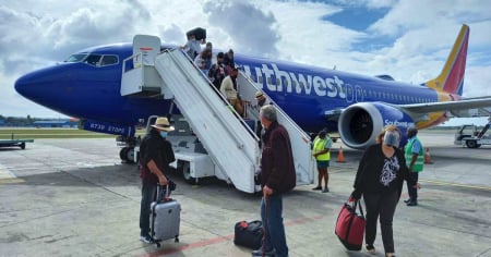 "Advance Parole": Abogado de inmigración alerta sobre riesgos de viajar a Cuba sin residencia en EE.UU.