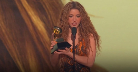 Shakira dedica su Grammy a los inmigrantes en Estados Unidos