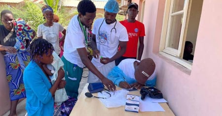 Antex recorta a la mitad el estipendio de los médicos cubanos en Angola "porque no tiene dinero"