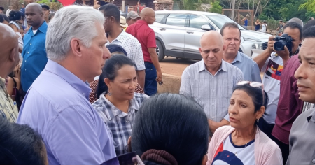 Díaz-Canel recorre el oriente de Cuba en caravana de siete autos