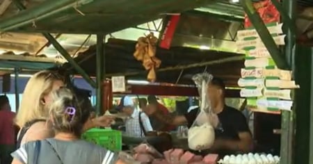 Televisión cubana carga contra las mipymes, pero se olvida de los precios en las tiendas en dólares 