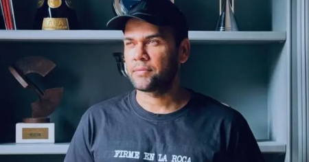 El futbolista brasileño Dani Alves es absuelto en España del delito de agresión sexual