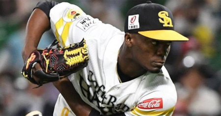 Liván Moinelo consigue su primer triunfo de la campaña en el béisbol japonés