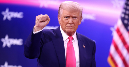 Trump propone multas para migrantes que no se autodeporten: Esto deberán pagar por cada día de más en EE.UU.