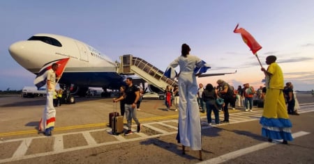 Celebran en Cuba la llegada del primer vuelo Lisboa-Santa Clara de 2025