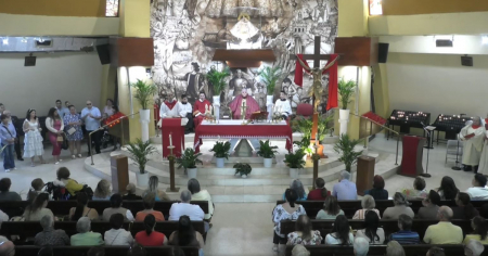 Católicos en Miami celebran el Domingo de Ramos con oraciones por los inmigrantes
