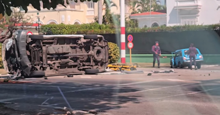Aparatoso choque entre una ambulancia y un lada en La Habana