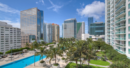Florida aprueba reforma clave para aliviar a propietarios de condominios