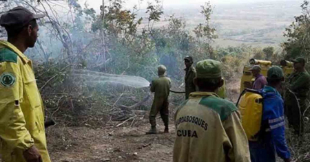 Bajo control incendio de grandes proporciones en Pinar del Río tras devastar 3,240 hectáreas de bosques