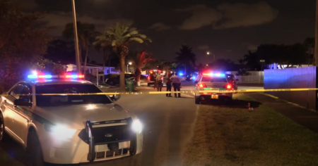 Tres hombres fueron apuñalados en una vivienda en el suroeste de Miami-Dade