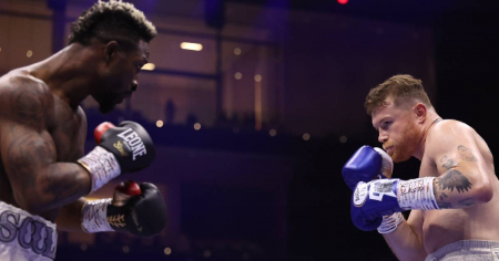 Cubano William Scull pierde su invicto ante Canelo Álvarez en un duelo sin brillo