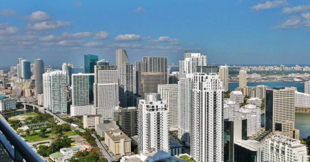 Éxodo interno sin precedentes en Miami-Dade, compensado por récord de migración internacional