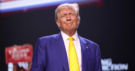 Trump insiste: "No creo que una niña de 11 años necesite 30 muñecas"