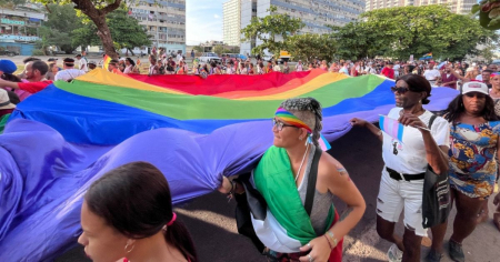 “Socialismo sí, transfobia no”: Mariela Castro lidera marcha contra la homofobia en La Habana