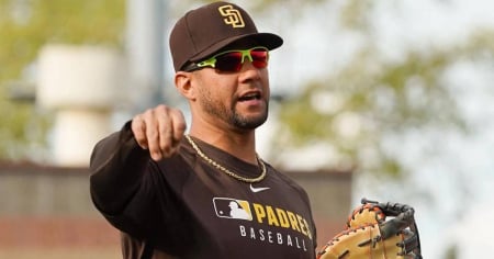 Yuli Gurriel busca extender su carrera en MLB y entrena como jardinero izquierdo