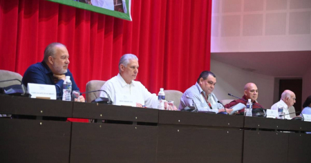 Díaz-Canel regaña a los campesinos y advierte que “hay mucha tierra por cultivar”