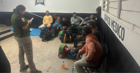 Ocho balseros cubanos naufragan y llegan a México