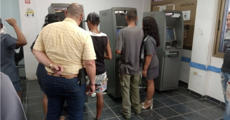 Banco Metropolitano advierte sobre "limitaciones" en servicio de cajeros automáticos