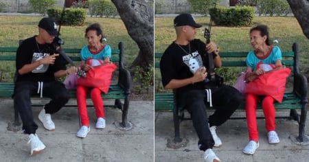 Zamir toca para una abuela en un parque de La Habana: "Si con mi violín puedo cambiarle el día a alguien, ya valió la pena"
