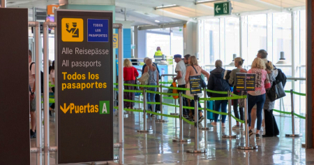 Gobierno de España respalda una regularización masiva de inmigrantes en situación irregular