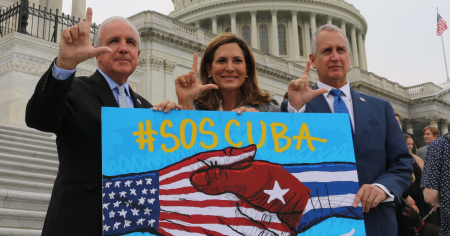 Congresistas expresan apoyo al pueblo cubano en el Día de la Independencia: "Que el brutal régimen comunista caiga"