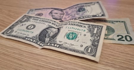 Dos divisas dan marcha atrás en el mercado informal cubano