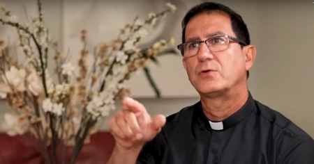 Sacerdote Alberto Reyes: Patriotismo no es silencio ni sumisión; es libertad, derecho a disentir y pluripartidismo