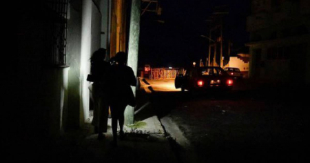 Elevado déficit de generación mantiene los apagones masivos en Cuba