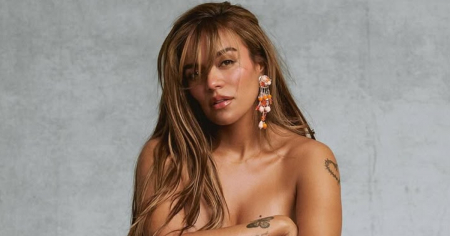 “Latina Foreva”: Karol G anuncia su nueva canción posando completamente desnuda