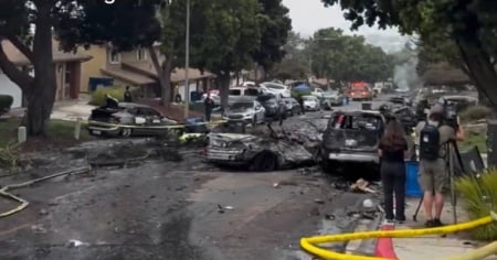 Varios fallecidos tras estrellarse un avión privado en un barrio de California