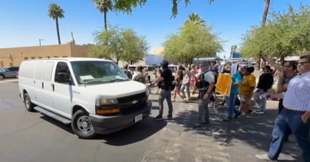 Abogado sobre los migrantes con I-220A que han sido detenidos en audiencias de inmigración en estos días 