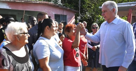 Díaz-Canel miente al pueblo durante recorrido por Cienfuegos: “Se está sembrando mucha comida”