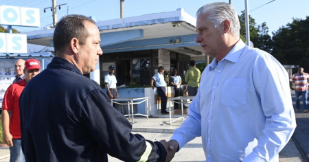 Díaz-Canel felicita a trabajadores de termoeléctrica de Cienfuegos tras fallido mantenimiento: "Es heroico lo que hacen"