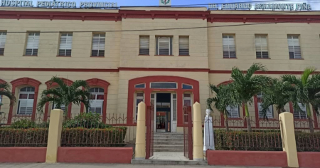 Hospital pediátrico en Camagüey: Niños enfermos rodeados de orina y cucarachas