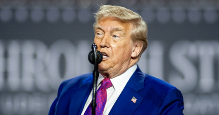 Así justifica Trump la pausa en las entrevistas de visado para estudiantes