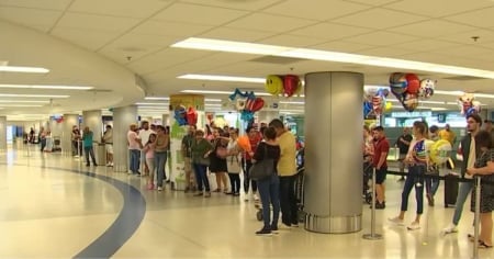 Corte Suprema de EE.UU. permite a Trump revocar el parole humanitario