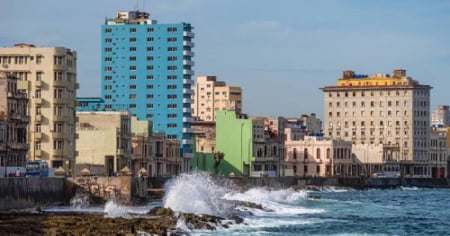 Gobierno saca a licitación espacios públicos del Malecón de La Habana: ¿Oportunidad o salvavidas hueco?