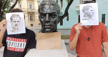 El espíritu de Mella frente al tarifazo: Estudiantes lo invocan con un cartel frente a su estatua en La Habana