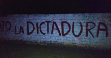 Pintan “Abajo la dictadura” en estadio de San Antonio de los Baños, epicentro del 11J